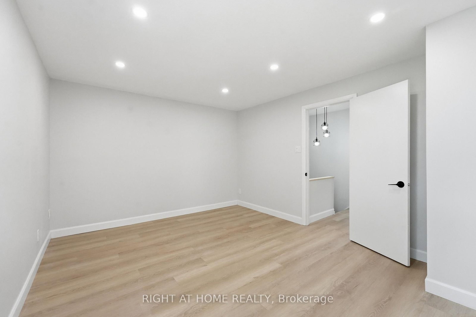 7874 Jeanne D'arc Boulevard • #3 • Ottawa, ON photo 10