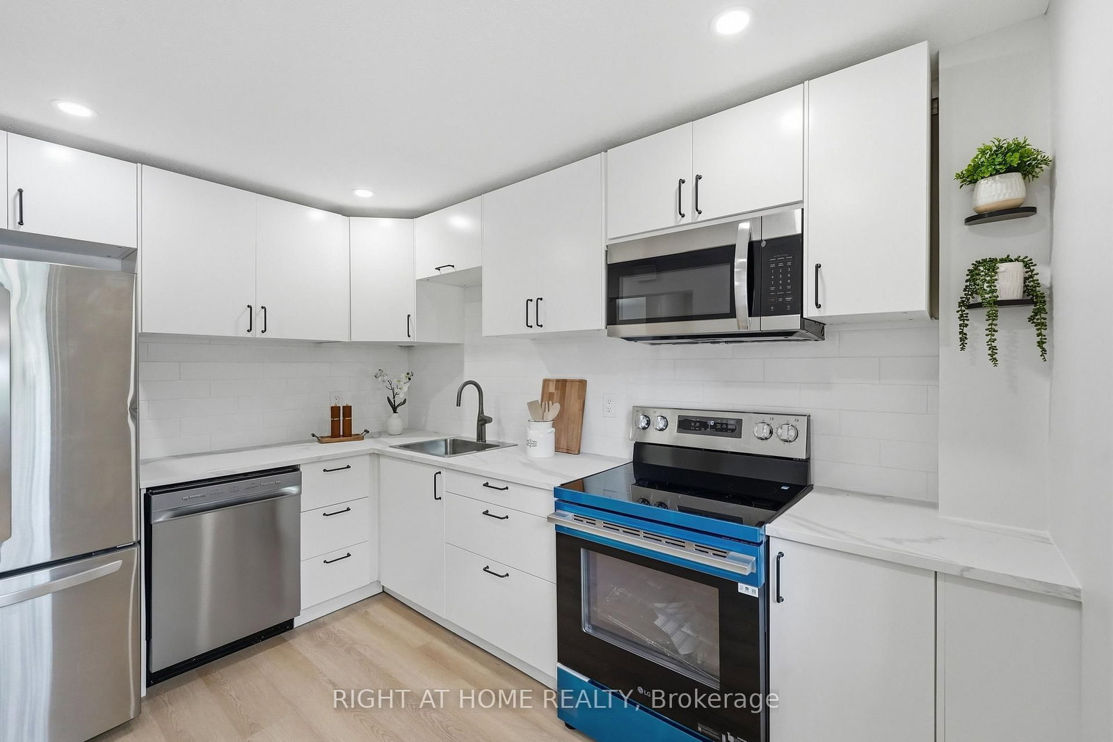 7874 Jeanne D'arc Boulevard • #3 • Ottawa, ON photo 3