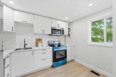 Unit 3 — 7874 Jeanne D'arc Boulevard — photo 3