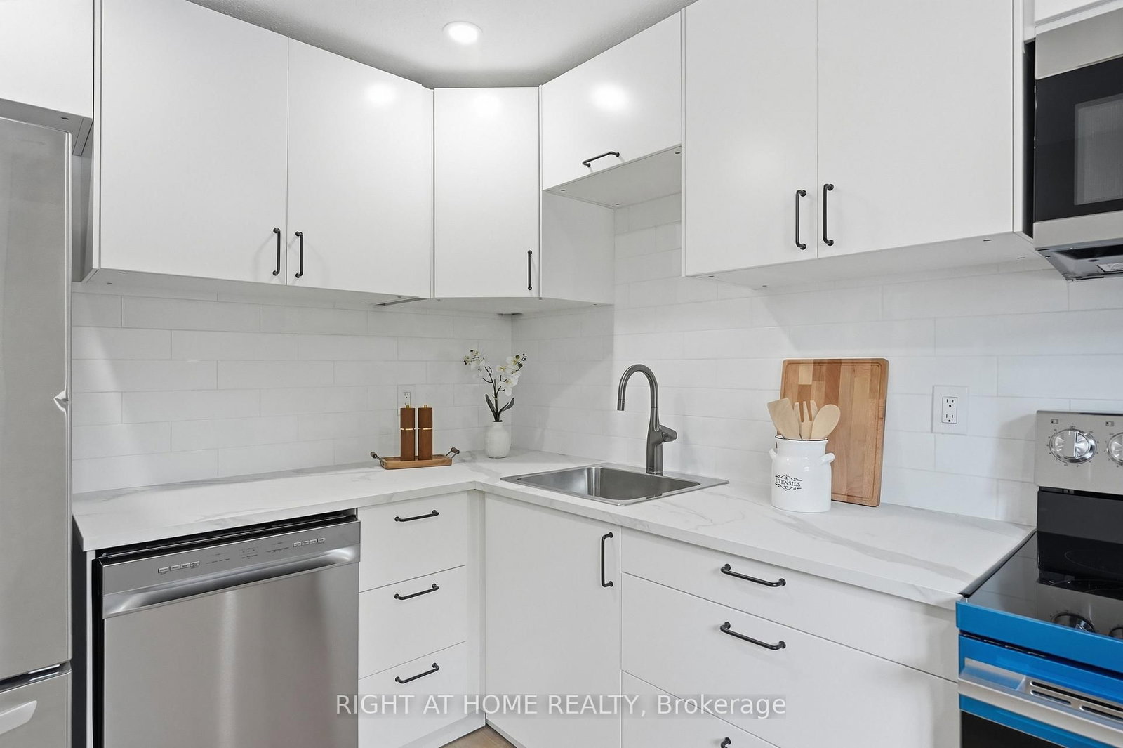 7874 Jeanne D'arc Boulevard • #3 • Ottawa, ON photo 4
