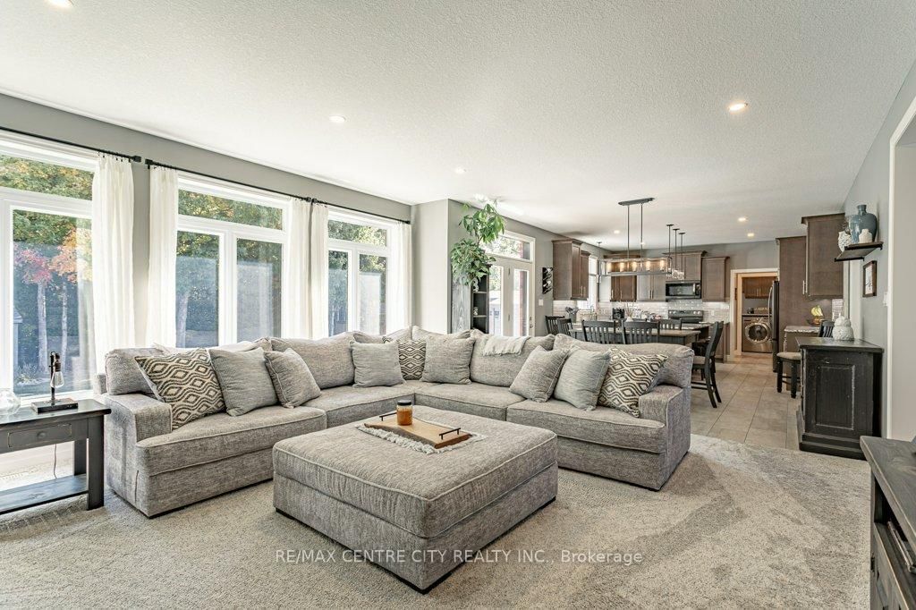 148 Elliott Trail • Thames Centre, ON photo 10