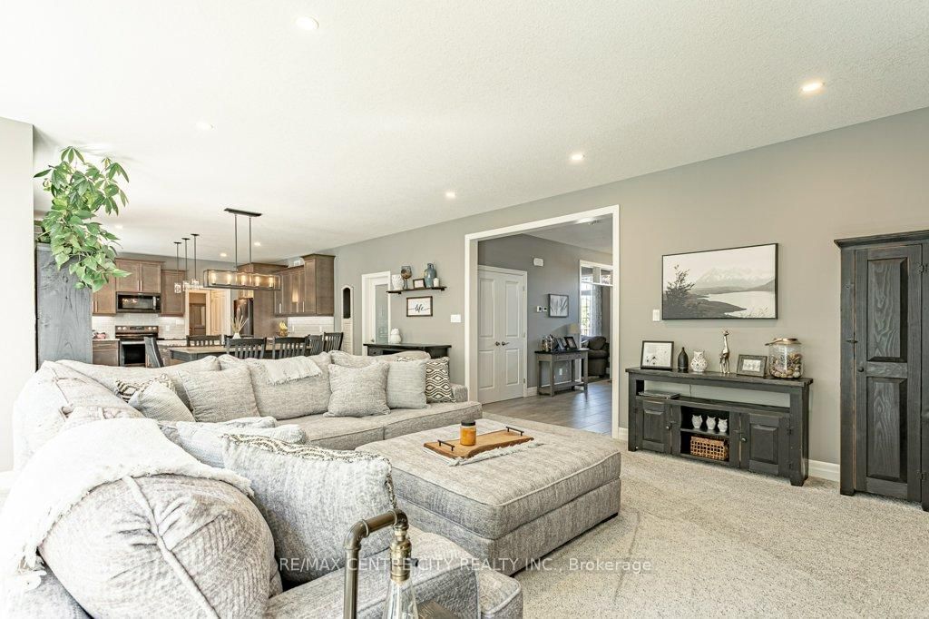 148 Elliott Trail • Thames Centre, ON photo 11