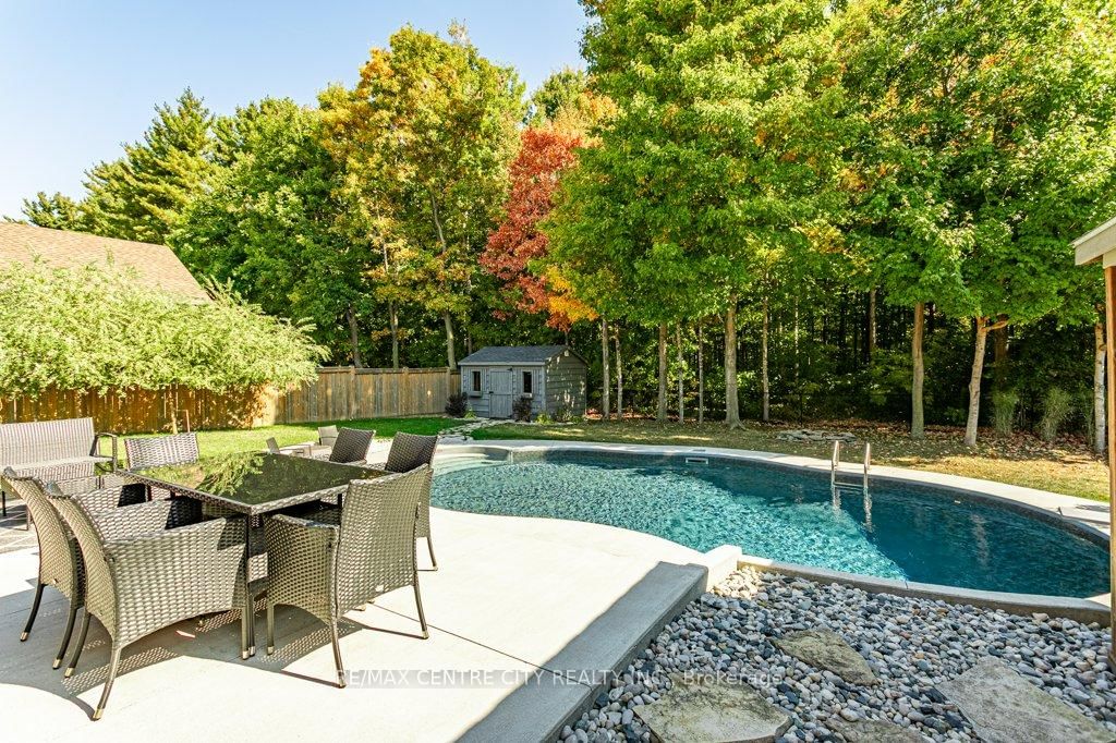148 Elliott Trail • Thames Centre, ON photo 38
