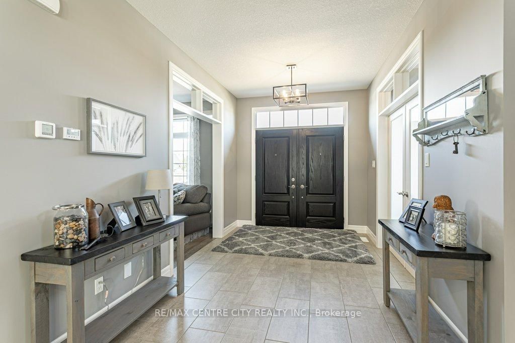 148 Elliott Trail • Thames Centre, ON photo 4