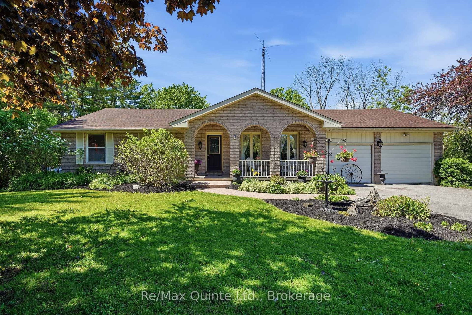 1678 County Road 3 • Prince Edward County, ON photo 2