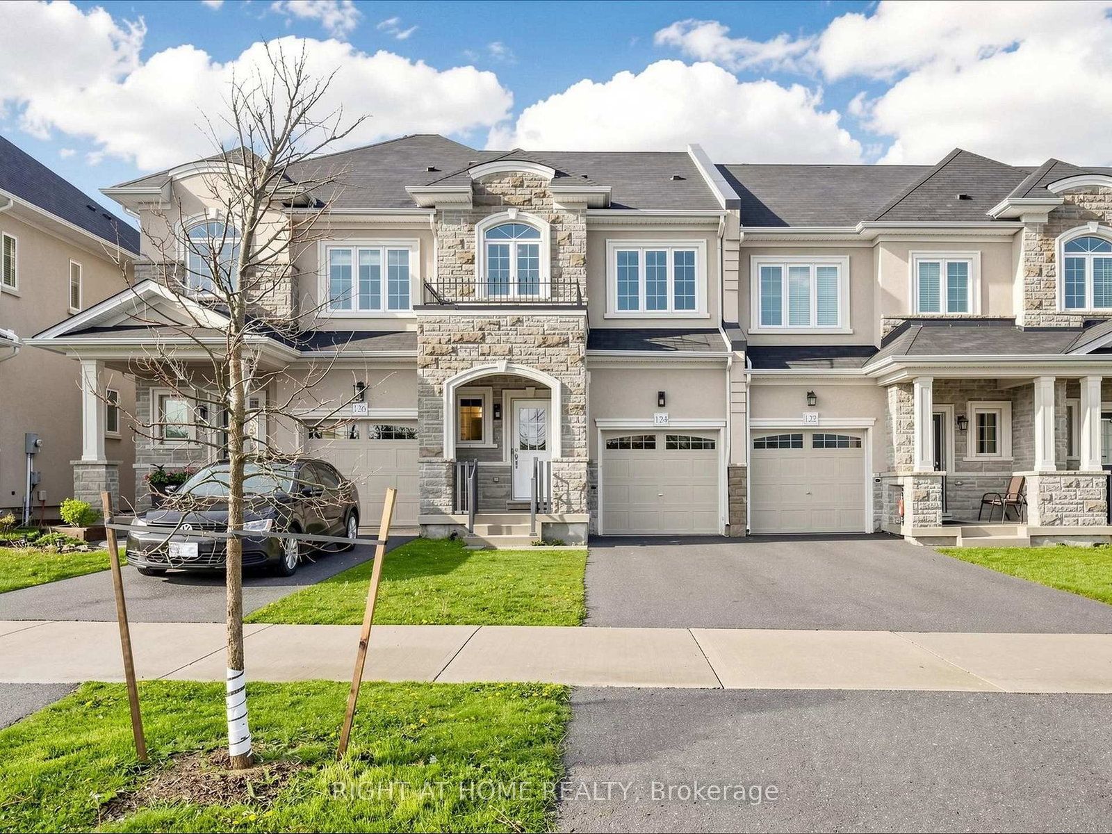 Townhouse for sale at 124 Mosaic Drive, Hamilton, Ontario, L8B 1W4 - Waterdown - MLS: X13542358