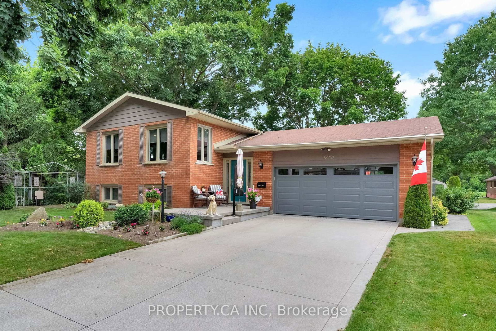 1620 Farmbrook Road, London East