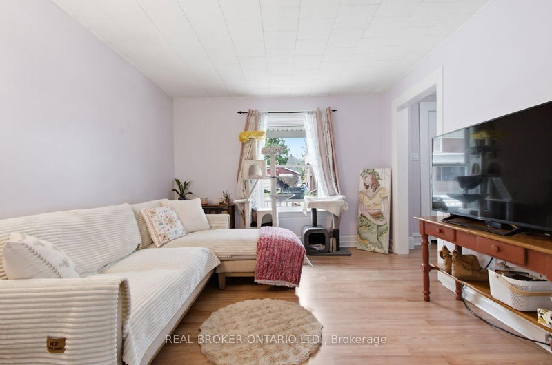 12 Elmview St E photo 5