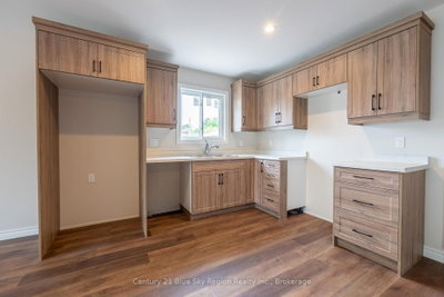 1556 Fraser Street — photo 4