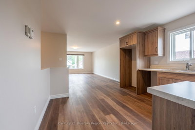 1556 Fraser Street — photo 5