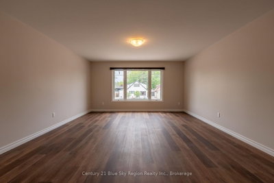 1556 Fraser Street — photo 6