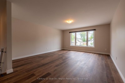 1556 Fraser Street — more photos