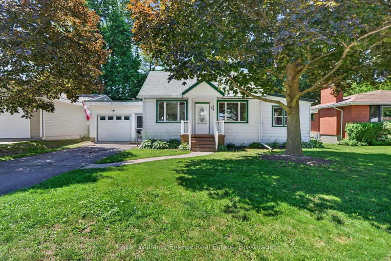 7 Maple Ave, Prince Edward County, Ontario