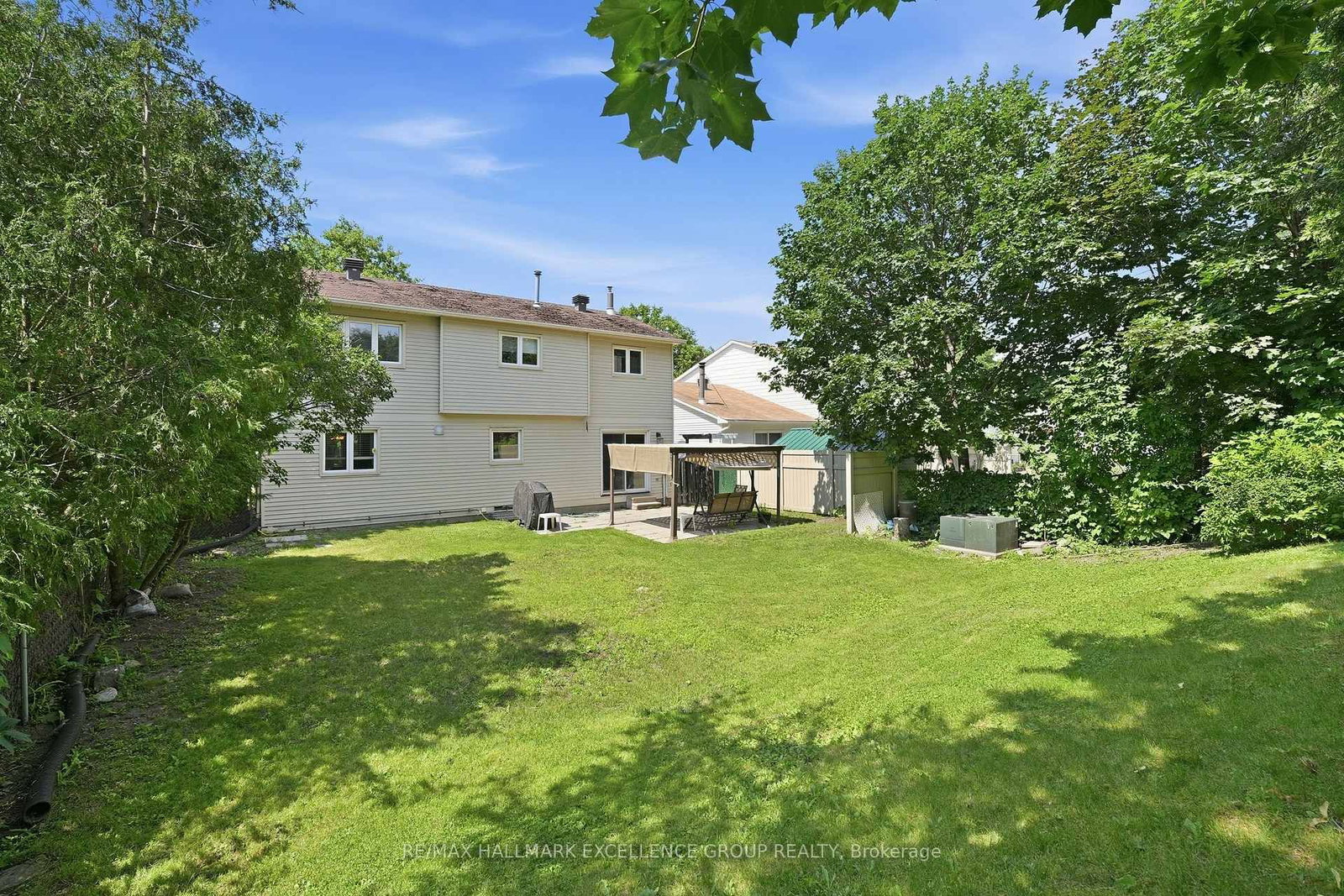 6126 Vineyard Drive • Ottawa, ON photo 44