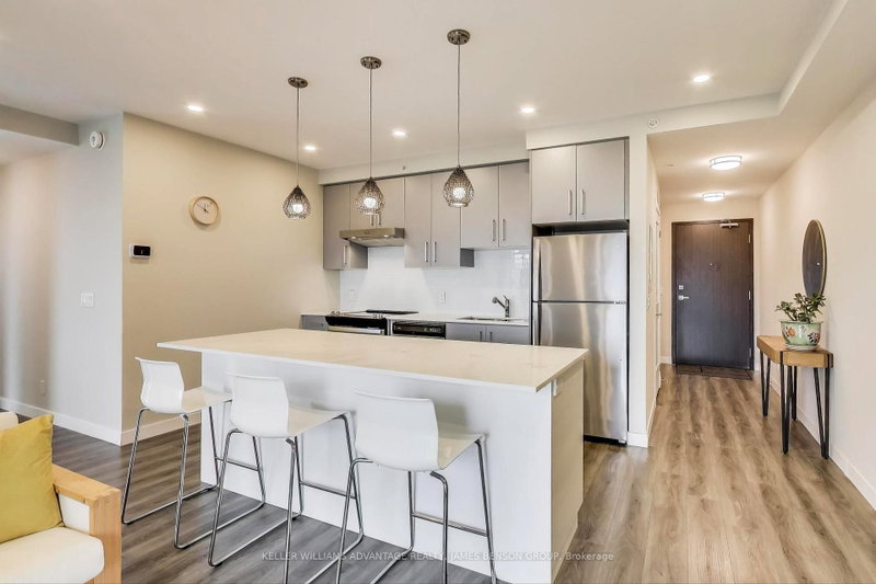 home for lease on 907-15 Queen Street S