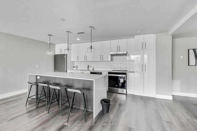 907 - 15 Queen Street S