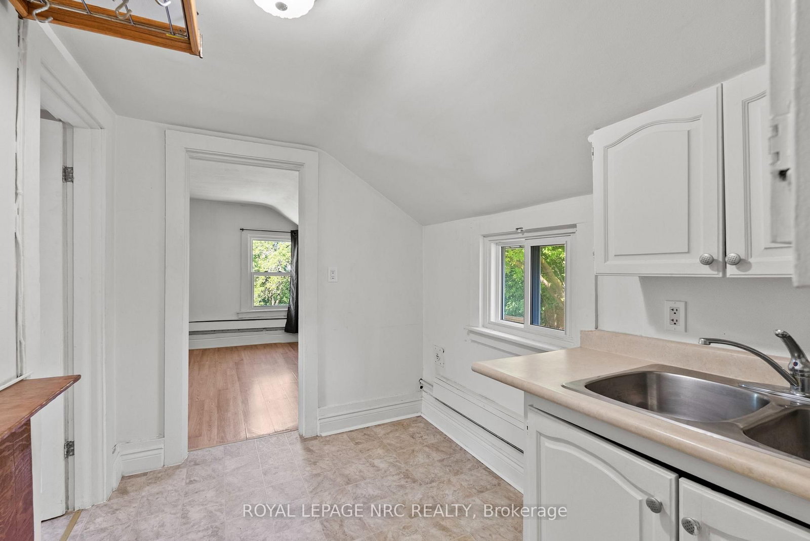 42 Leeper Street • St. Catharines, ON photo 22
