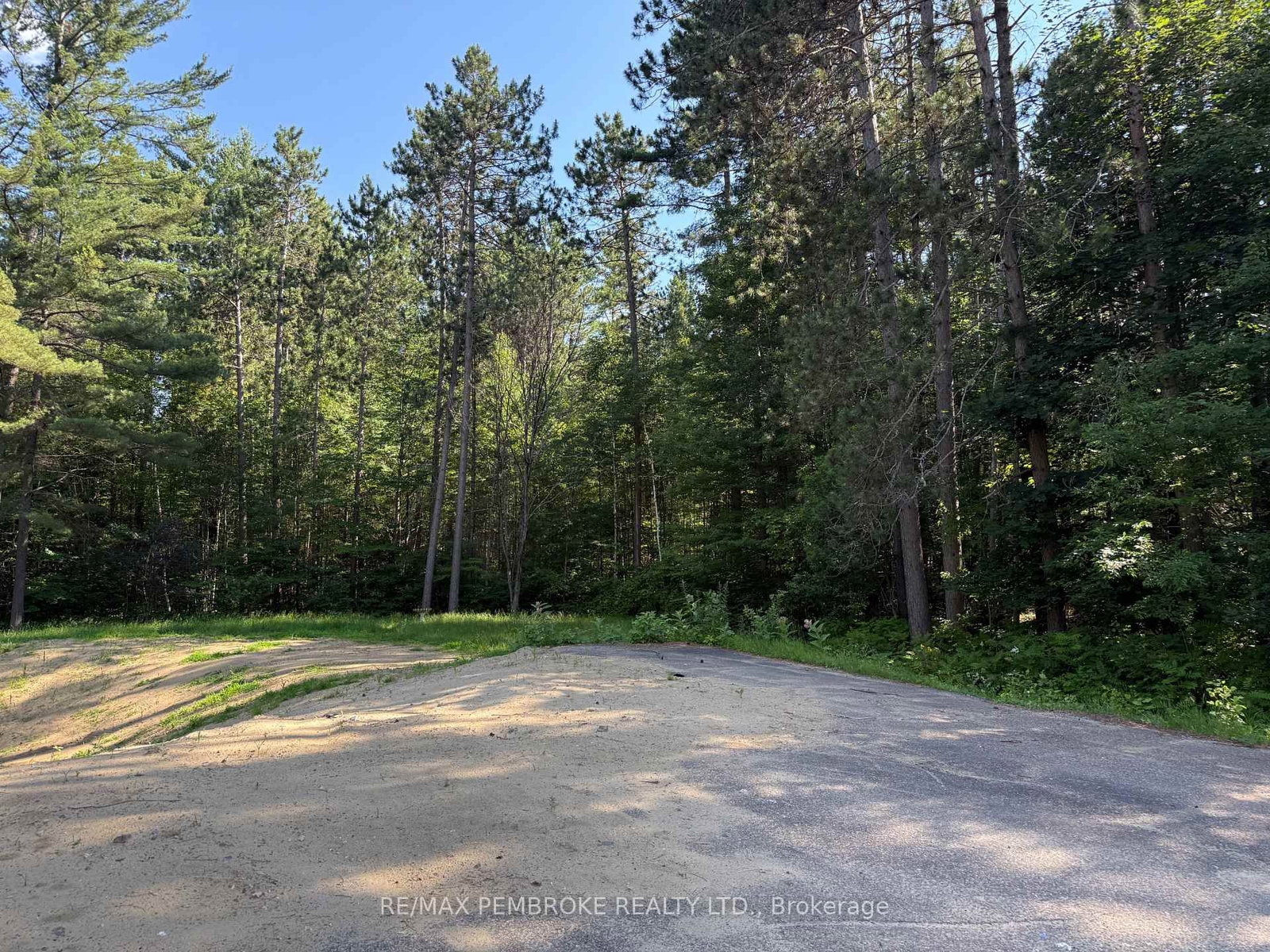 121 Achray Road • Petawawa, ON photo 5