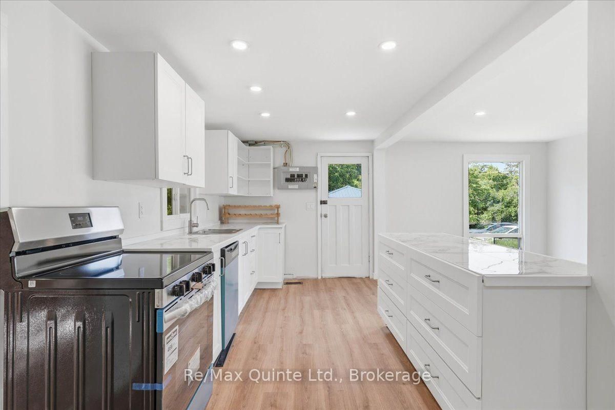 1581 County Rd 10 • Prince Edward County, ON photo 10