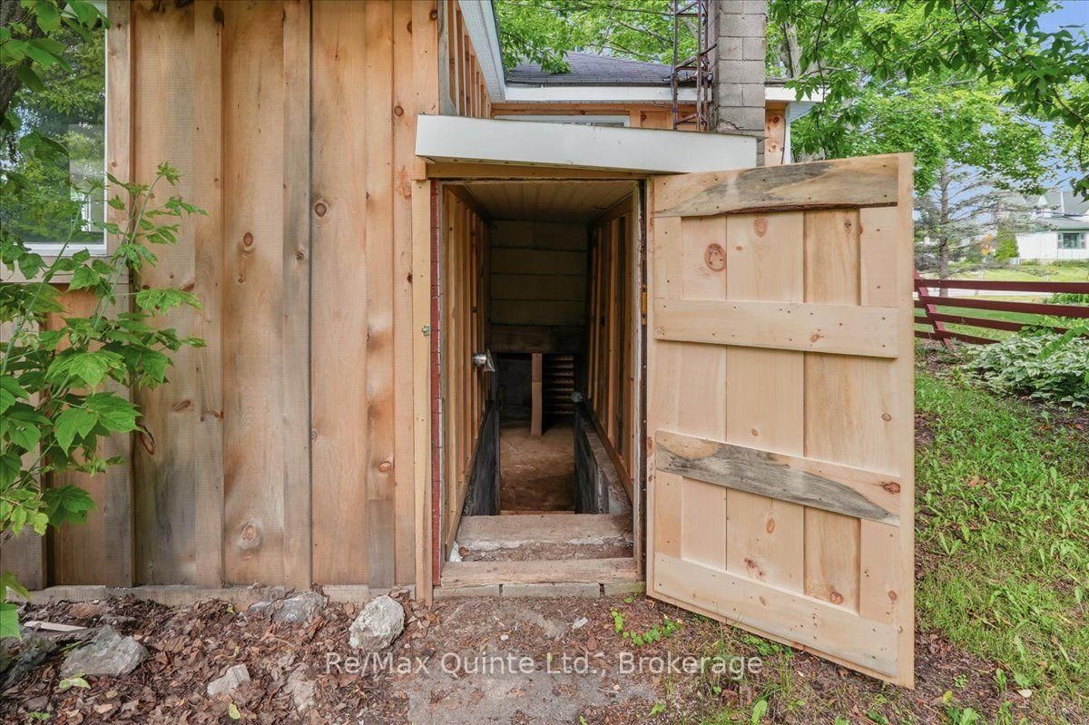 1581 County Rd 10 • Prince Edward County, ON photo 30