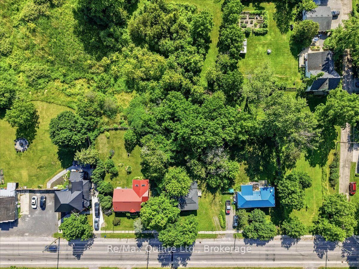 1581 County Rd 10 • Prince Edward County, ON photo 34