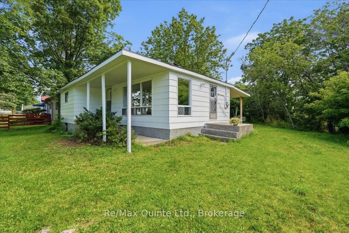 1581 County Rd 10 • Prince Edward County, ON photo 4