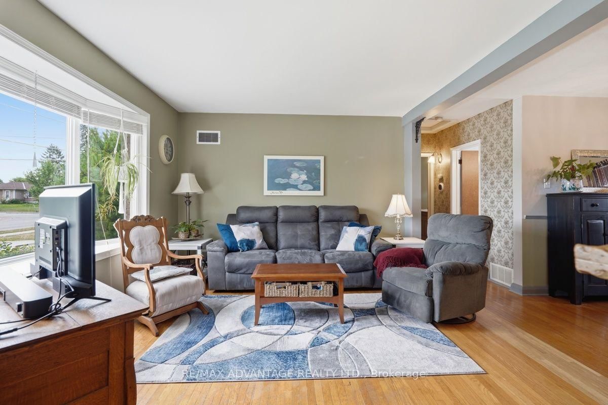 Listing Image 7