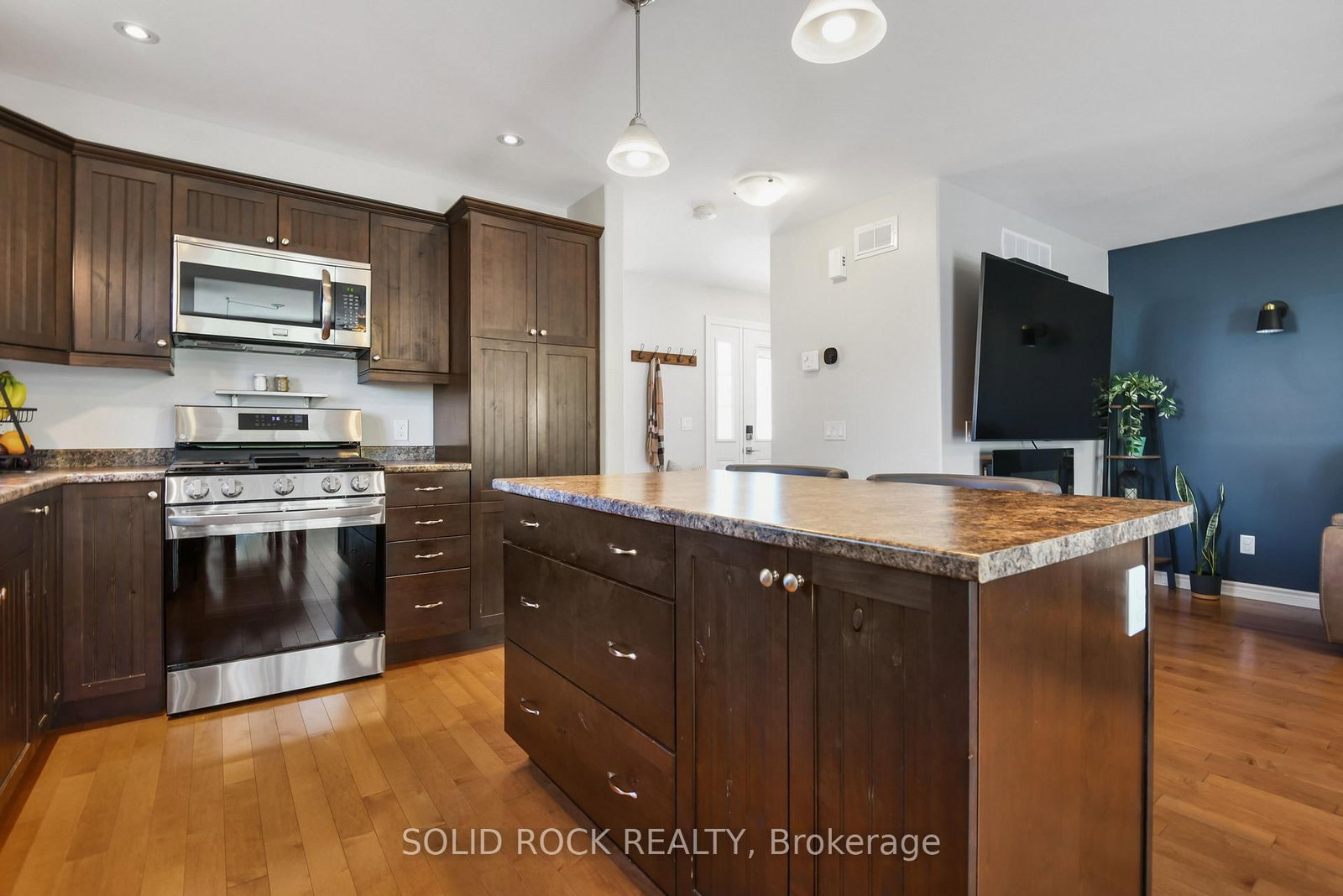 Listing Image 7