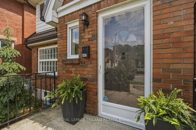 647 Piccadilly Street — more photos