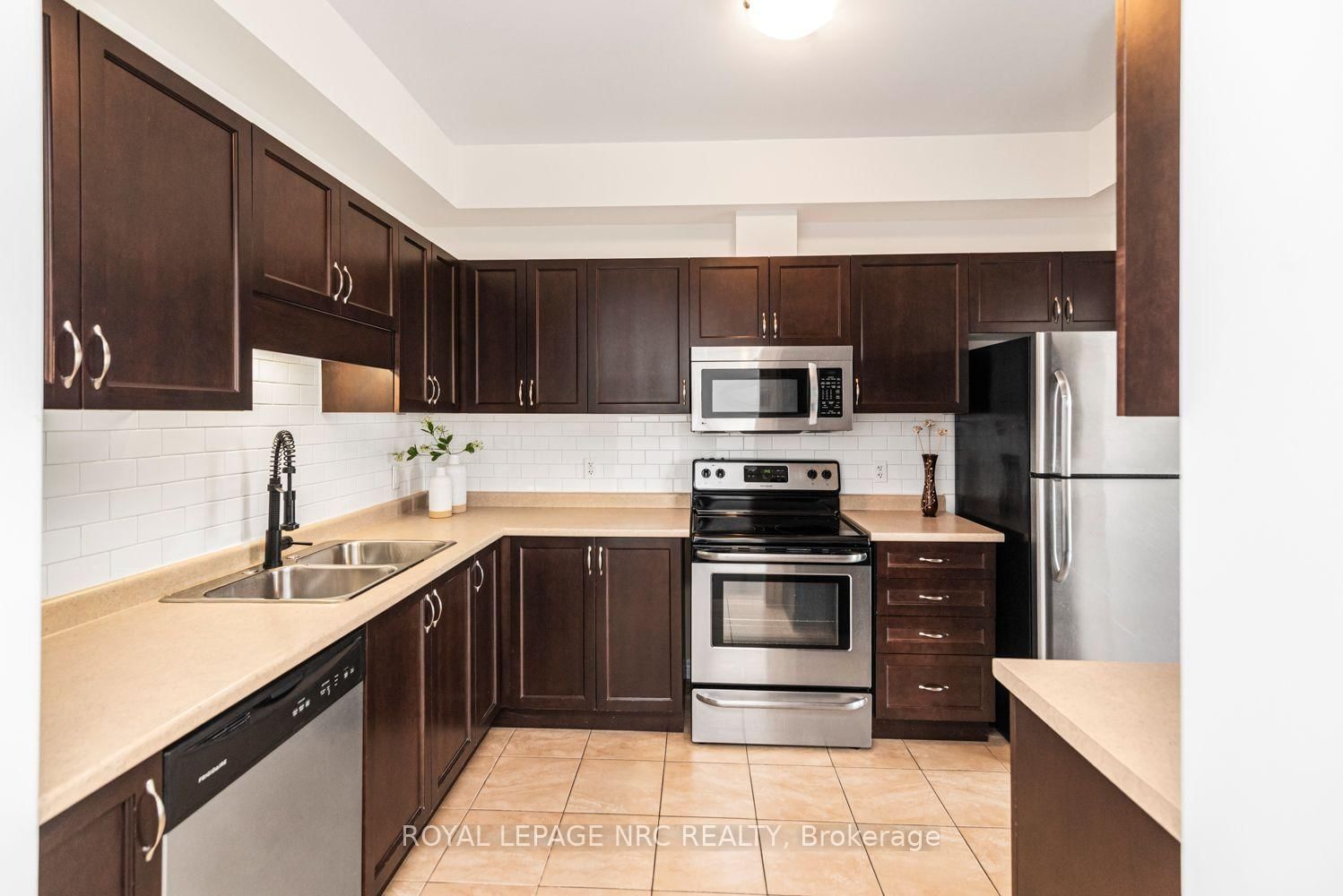 45 Seabreeze Crescent • #22 • Hamilton, ON photo 4