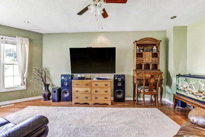 84 Anderson Street • Woodstock, ON photo 3
