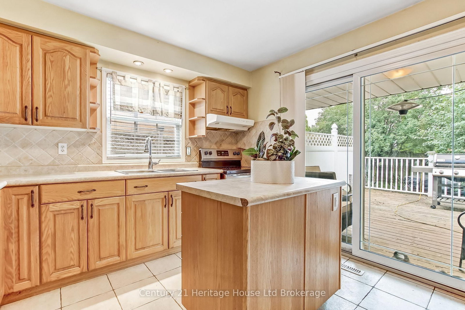 84 Anderson Street • Woodstock, ON photo 5