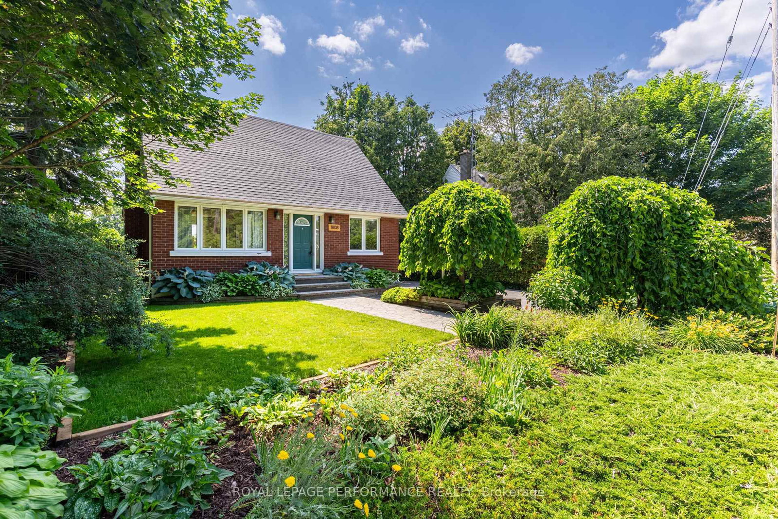 Detached House for sale at 1808 Russell Road, Ottawa, Ontario, K1G 1L5 - Elmvale Acres - MLS: X13544098