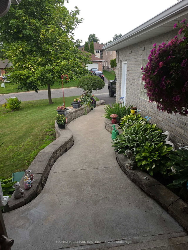 990 Silverdale Road