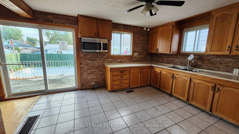 360 9th Street W