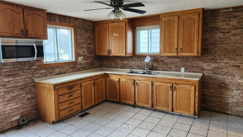 360 9th Street W