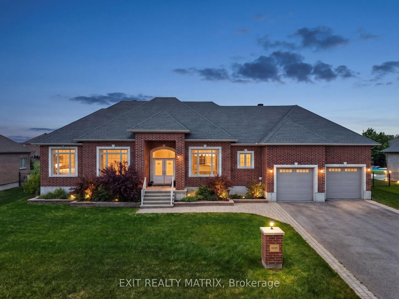 1525 Rangeland Avenue • Ottawa, ON photo 2