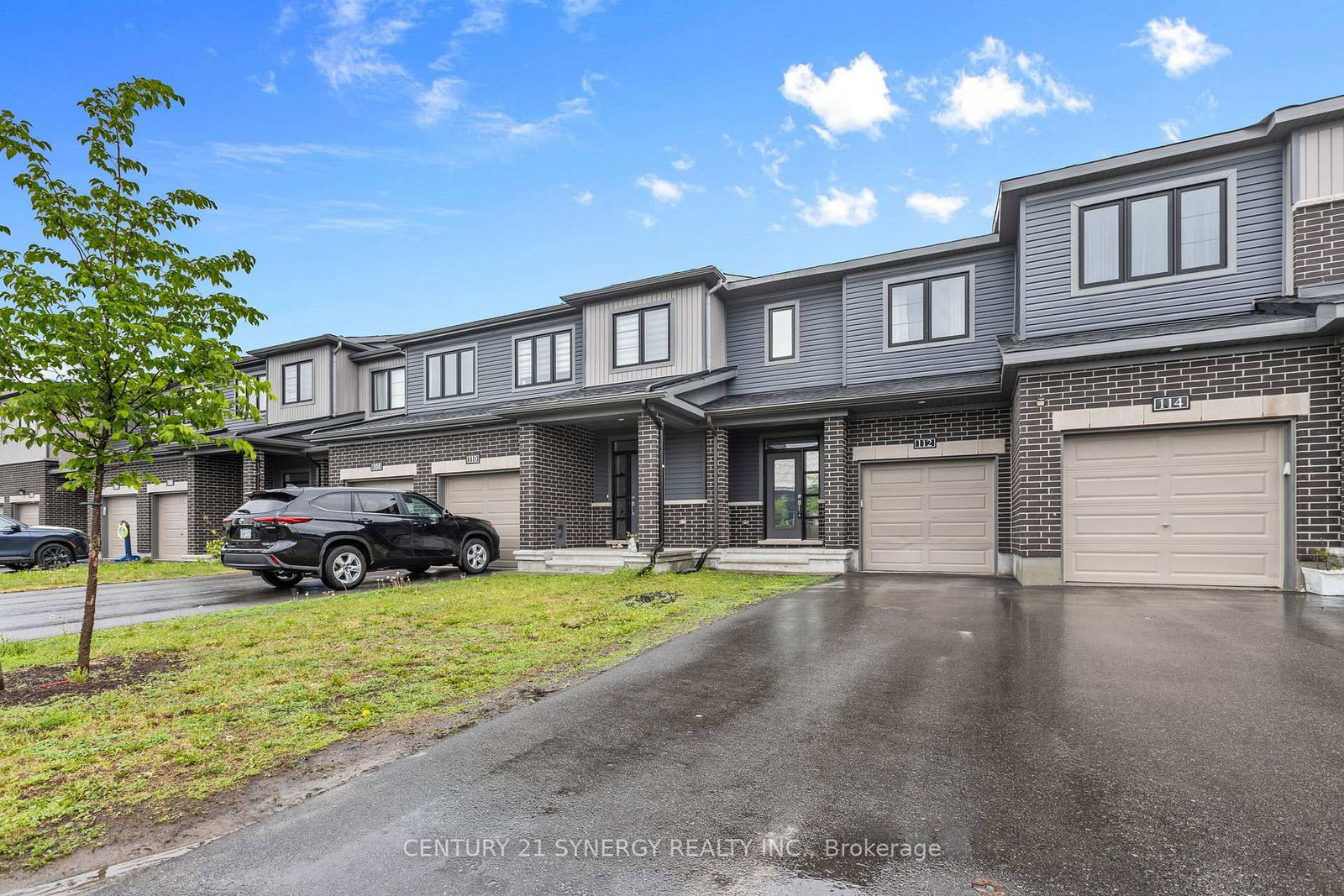 112 Attwell Private • Ottawa, ON photo 2