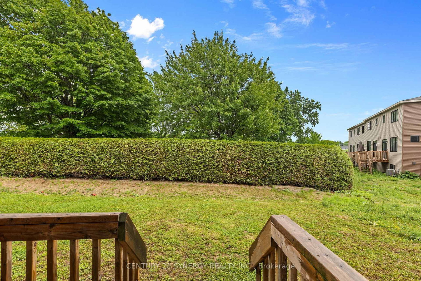 112 Attwell Private • Ottawa, ON photo 32