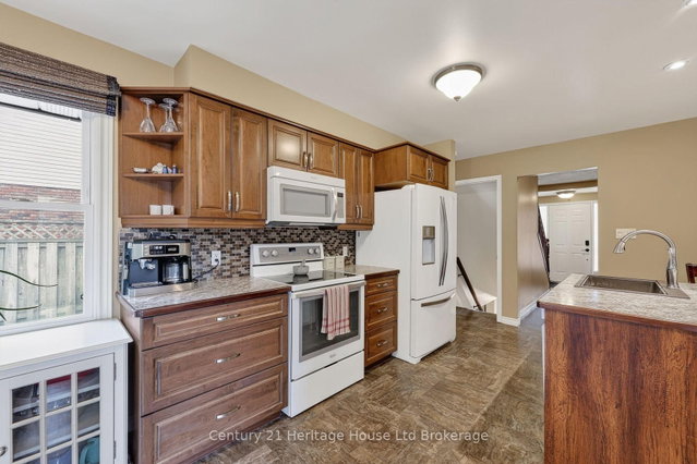 27 SIOUX Crescent