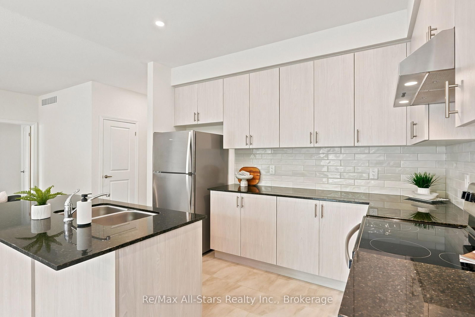 67 Hillcroft Way • Kawartha Lakes, ON photo 13