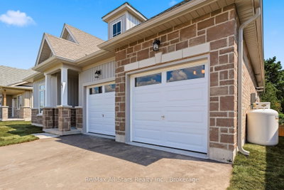67 Hillcroft Way • Kawartha Lakes, ON photo 4