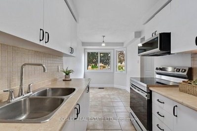 Unit 22 — 700 Erinbrook Drive — photo 5