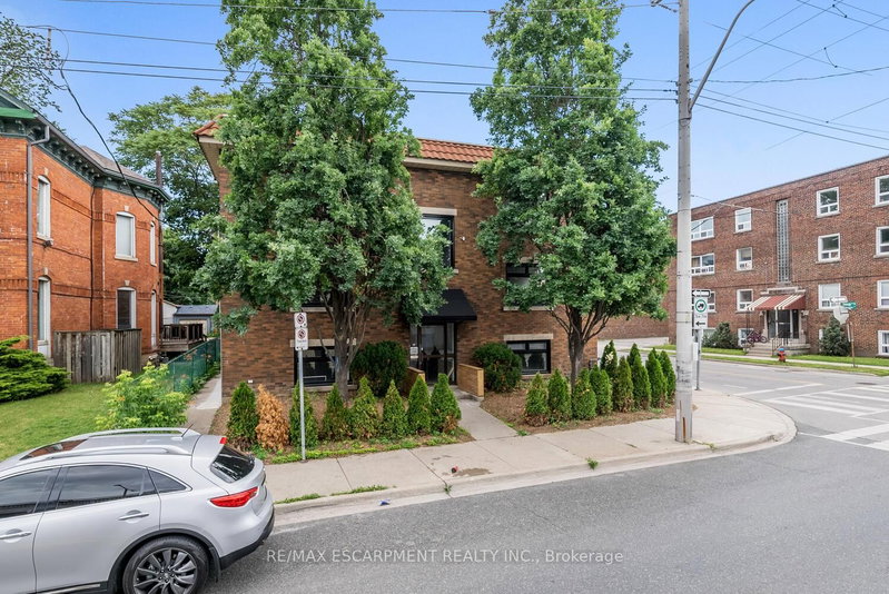 home for lease on 6-127 Victoria Avenue S