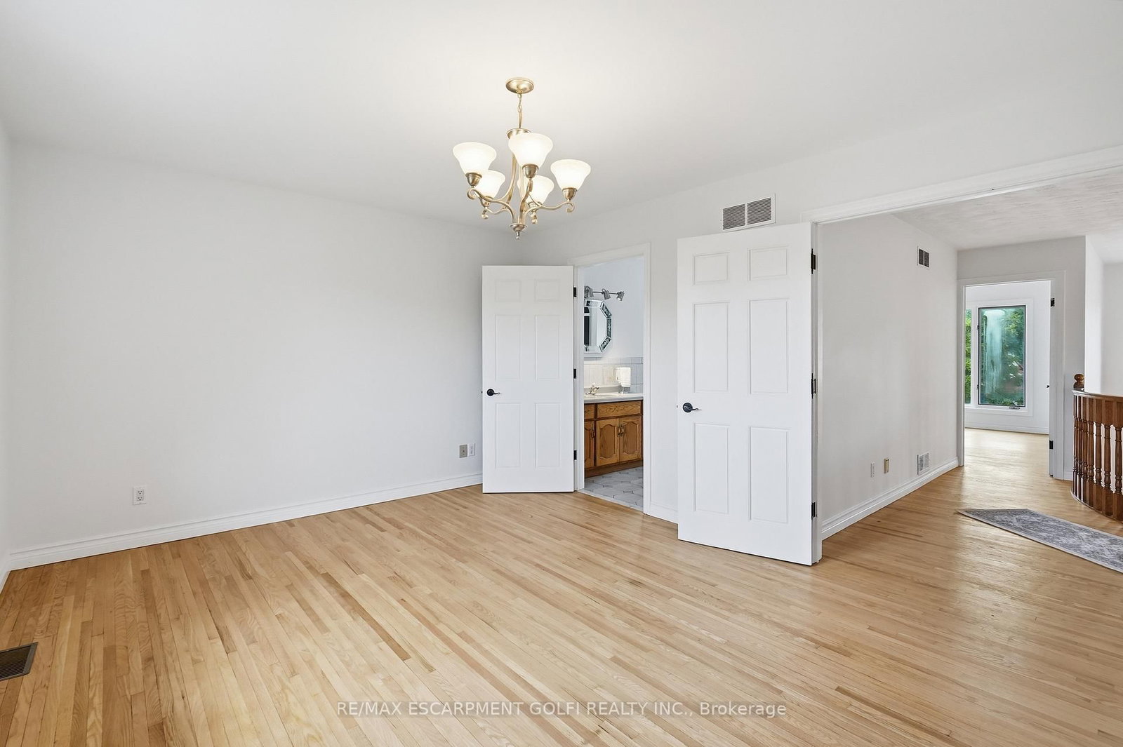 42 Fox Run • Brantford, ON photo 12