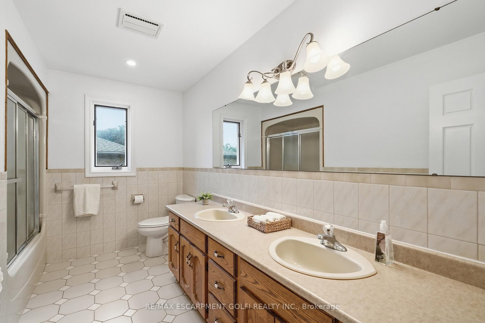 42 Fox Run • Brantford, ON photo 16