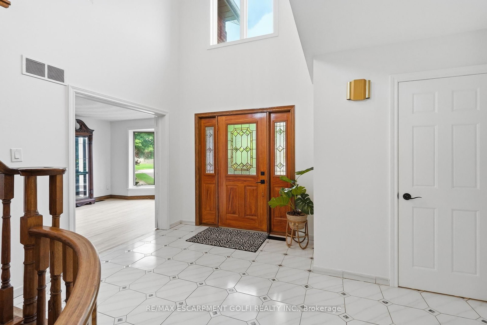 42 Fox Run • Brantford, ON photo 3