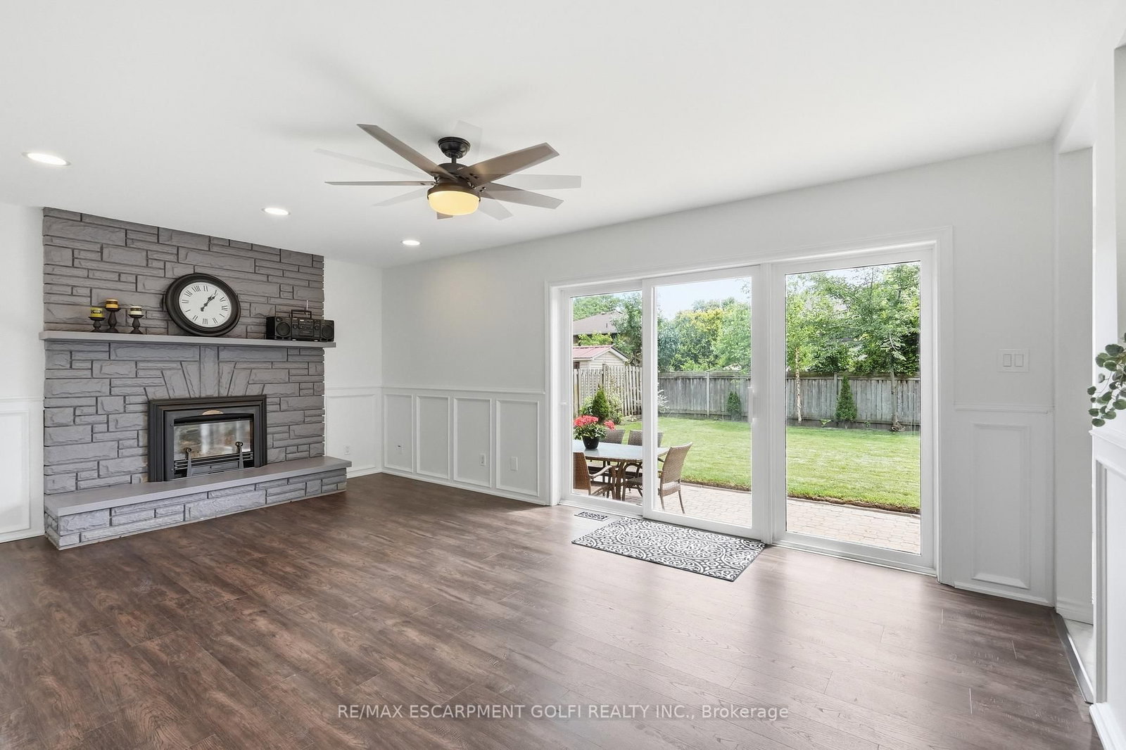 42 Fox Run • Brantford, ON photo 5