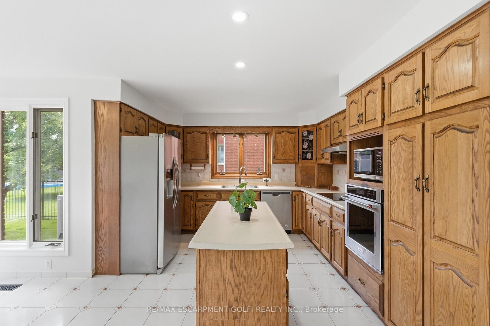 42 Fox Run • Brantford, ON photo 6