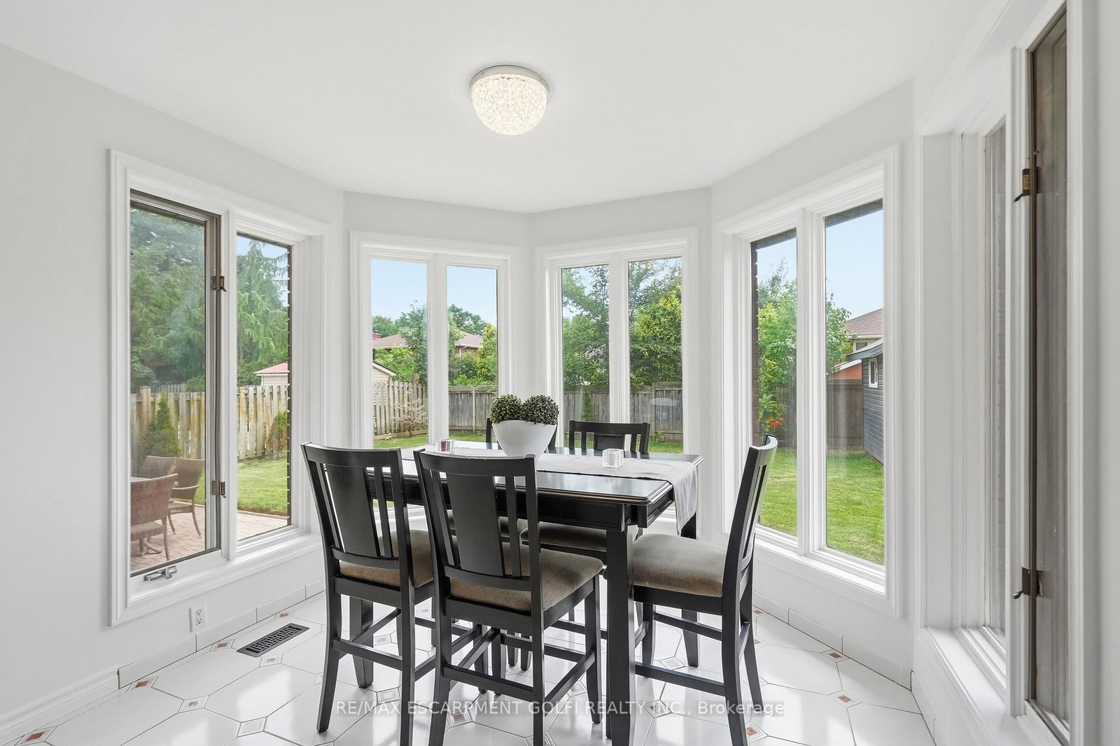 42 Fox Run • Brantford, ON photo 9